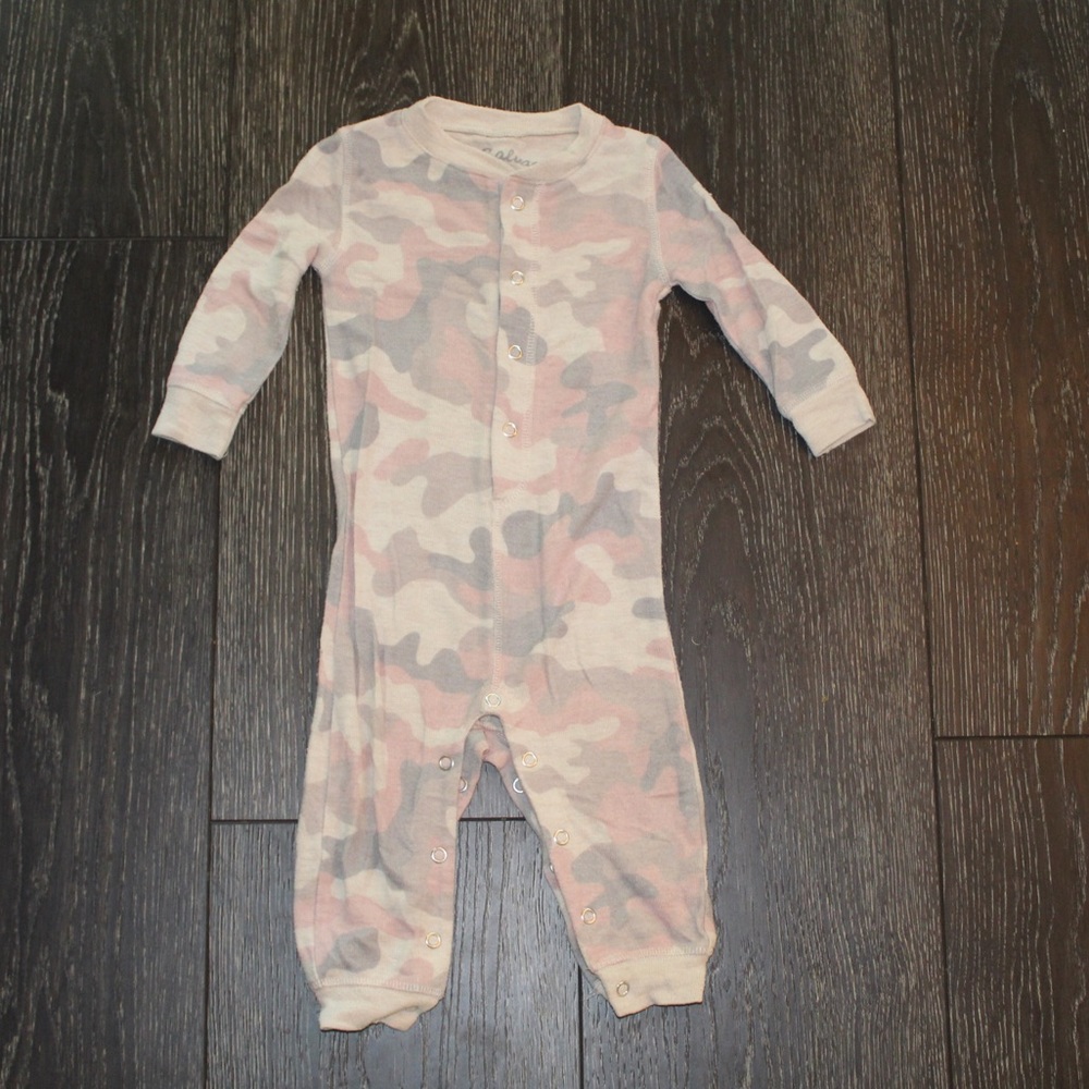 PJ Salavge Super cute Camo sleeper 6-12mo